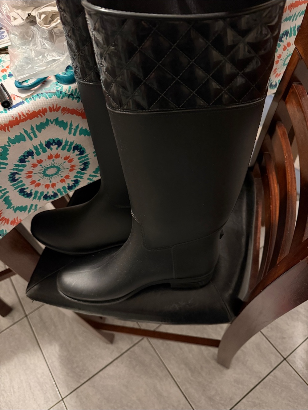 Women’s Black Quilted Top Rain Boots not worn size 9